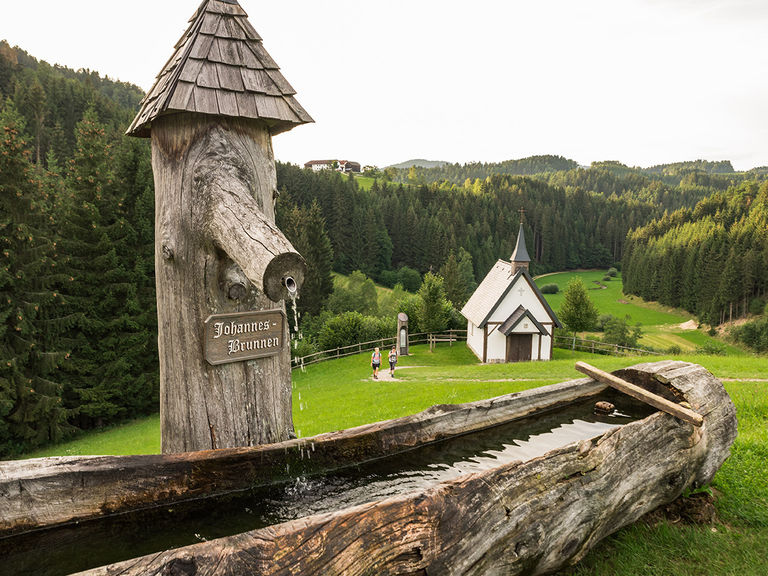 Johannesweg Johannesbrunnen und Engelskapelle