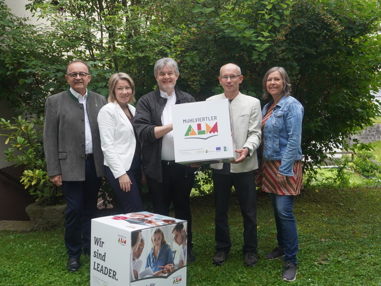 Personalübergabe Mühlviertler Alm mit Obmann Johann Holzmann, Renate Fürst, Kurt Prandstetter, Andreas Hunger, Sandra Lasinger Personalübergabe Mühlviertler Alm mit Obmann Johann Holzmann, Renate Fürst, Kurt Prandstetter, Andreas Hunger, Sandra Lasinger