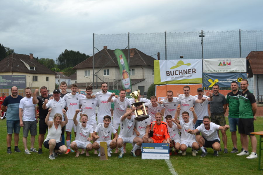 Union Königswiesen mit dem Wanderpokal
