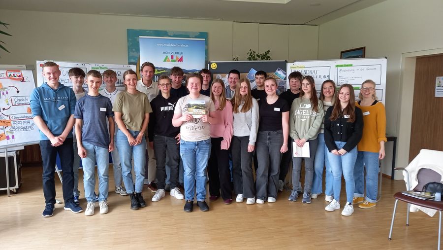 Gruppenfoto der Jugendlichen beim Jugendrat in Weitersfelden