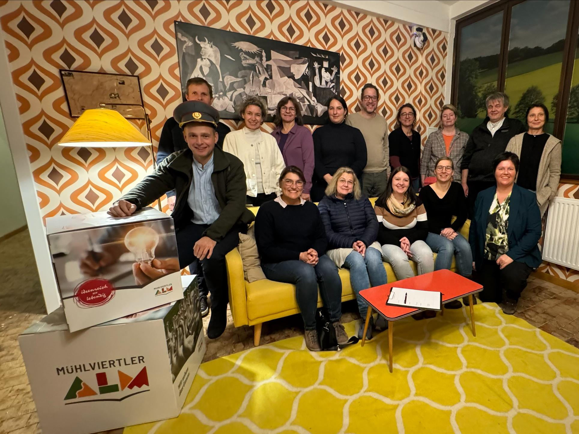 Unternehmerinnen und Unternehmen beim gemeinsamen Treffen im Escape Room MAD Bad Zell