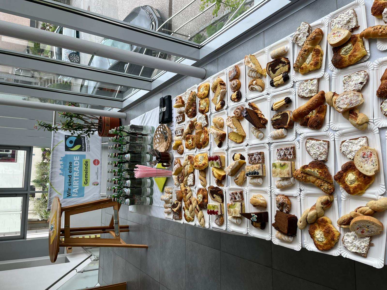 FAIRTRADE Frühstück Erstkommunion Bad Zell mit buntem Mehlspeisenbuffet